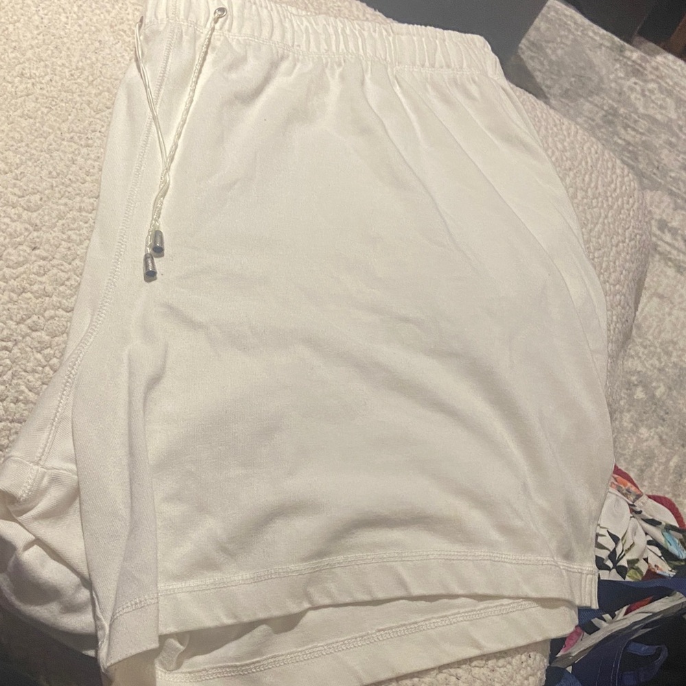 Avenue Classic White Shorts